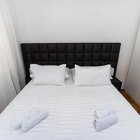 Pelivan Apartments *