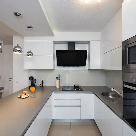 Pelivan Apartments